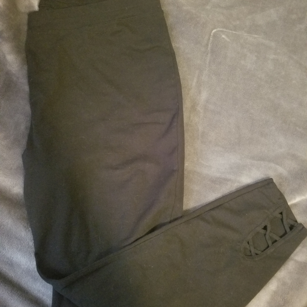 Dress Barn~Sunday Leggings